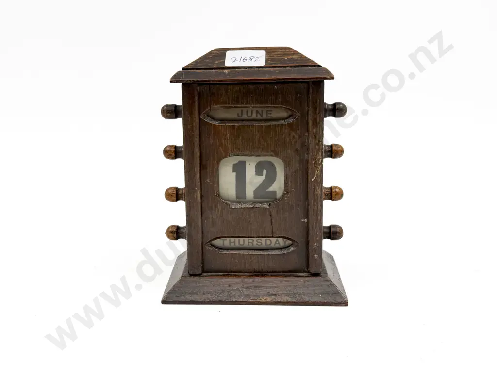 Oak Cased Perpetual Desk Calendar Image 1++