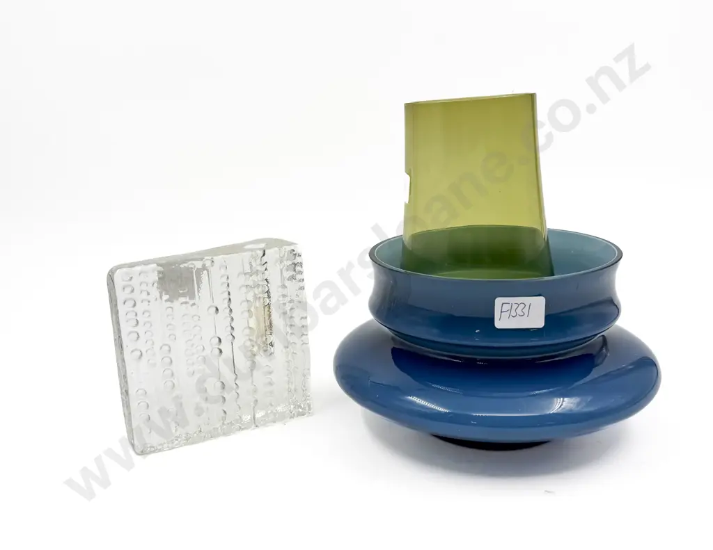 Three Mid C20th Glass Vases Image 1++