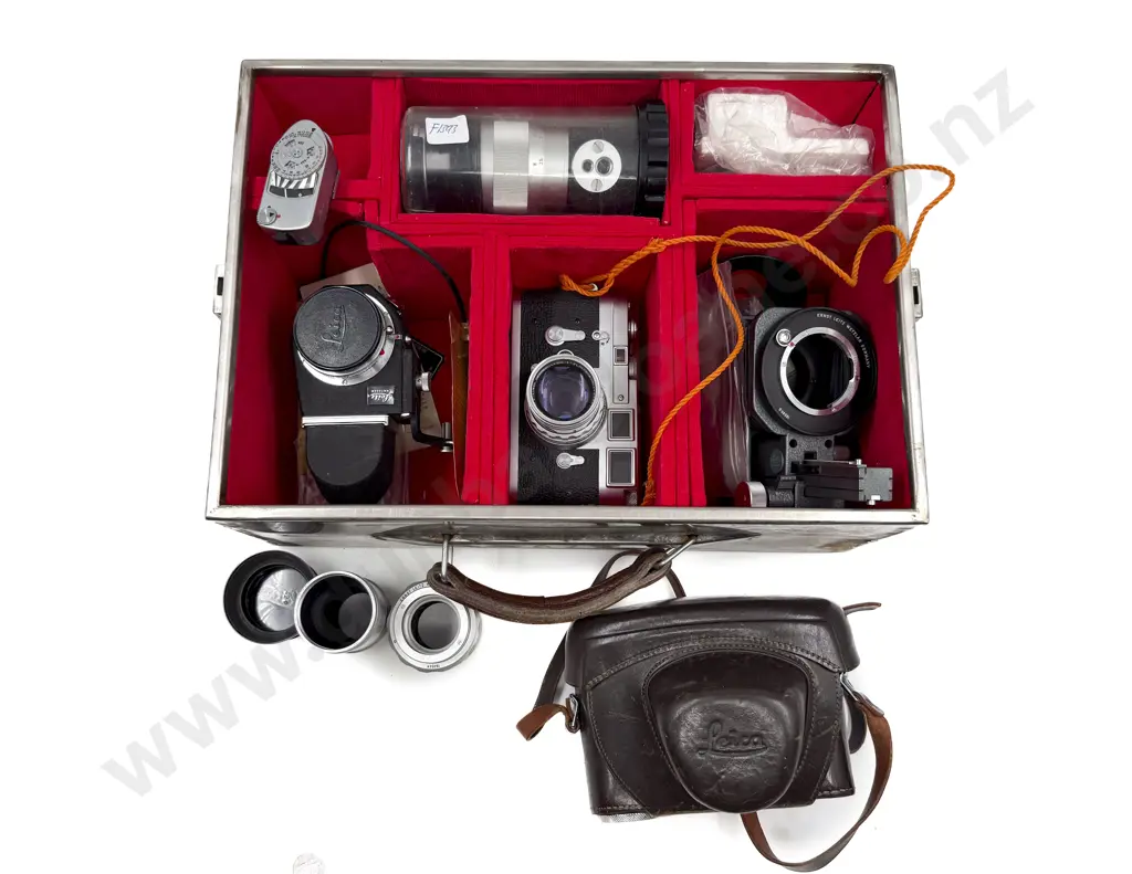 Leica M3-1111279 Camera together with Various Accessories Image 1++