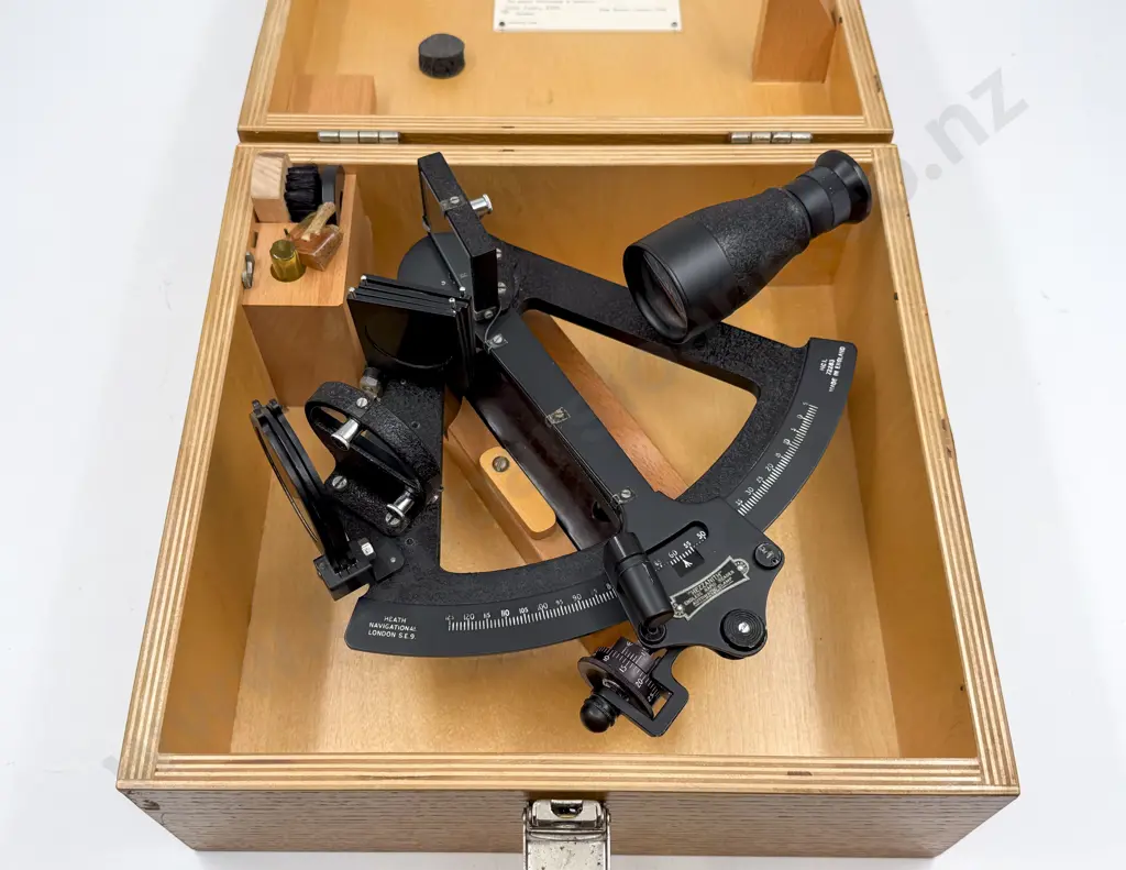 Cased Hezzanith Heath Navigational MCI 72283 Sextant in Case Image 1++
