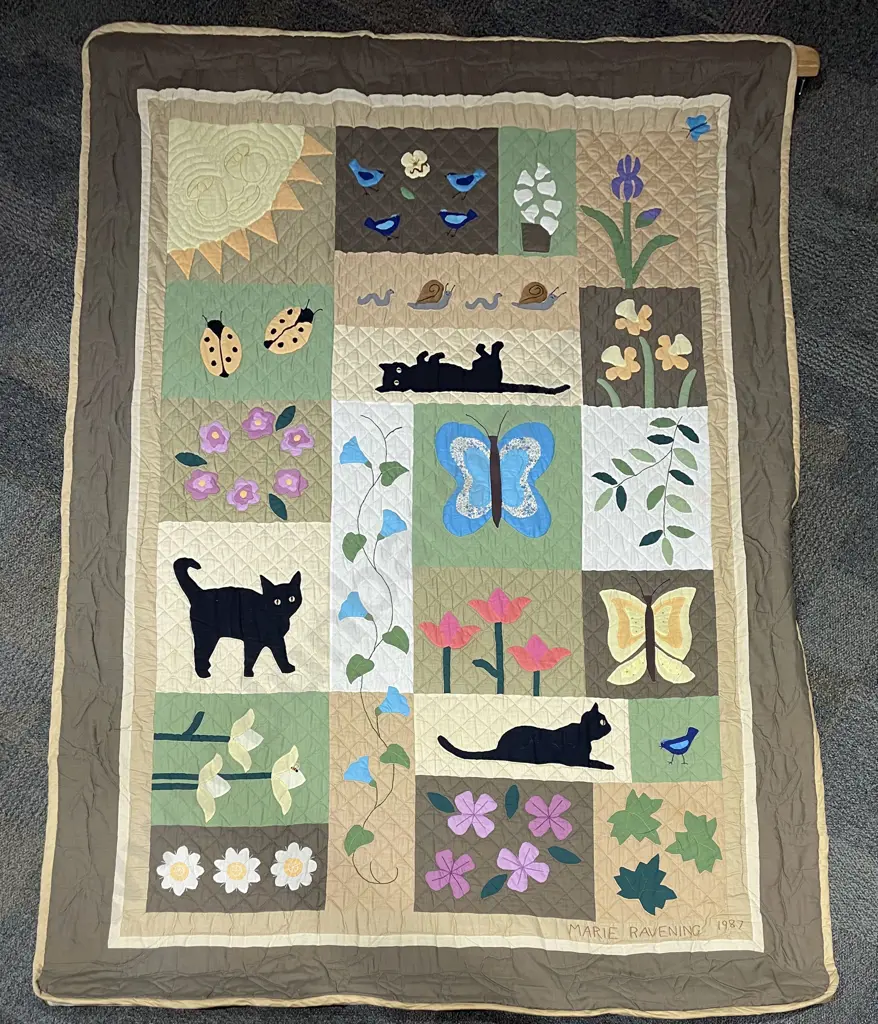 Marie Ravening - Machine & Hand Stitched Quilt Image 1++