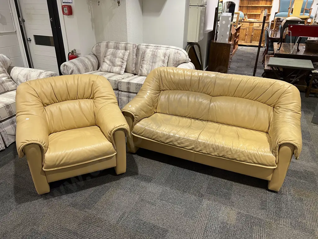 Two Piece Leather Lounge Suite Image 1++