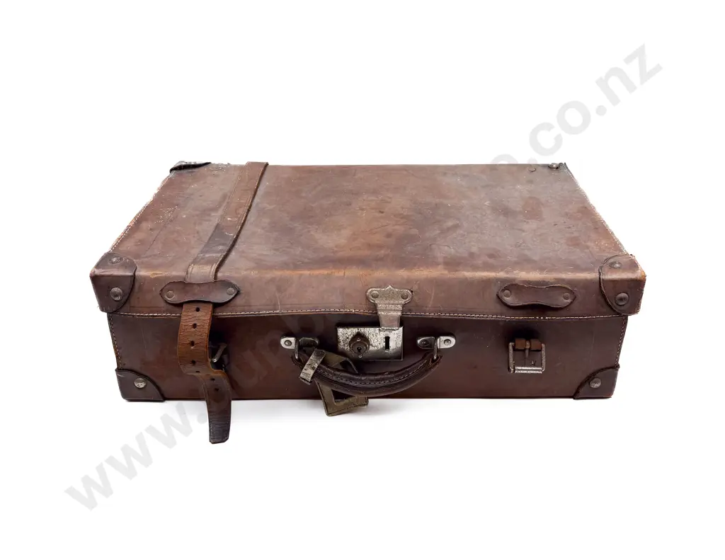 Vintage Traveling Case with Two Leather Handbags Image 1++