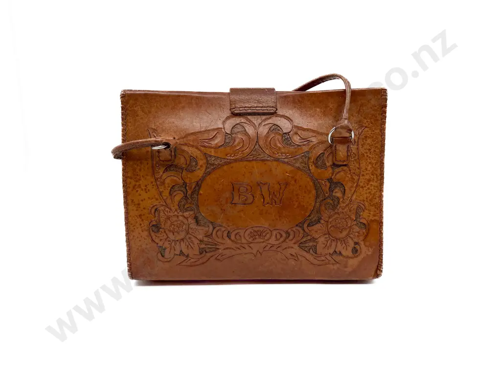 Vintage Traveling Case with Two Leather Handbags Image 1++