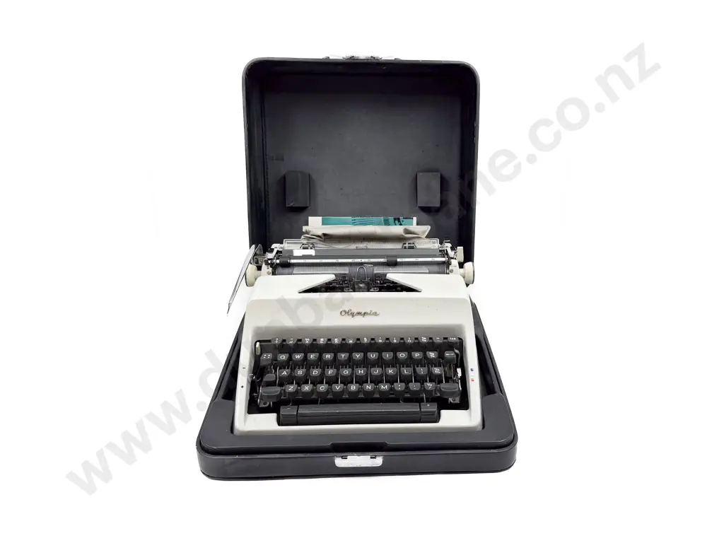 Cased Olympia Typewriter Image 1++