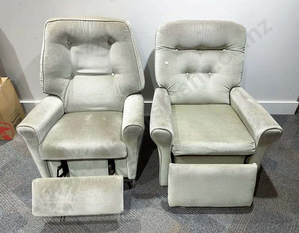 Two Lazy Boy Armchairs Image 1++