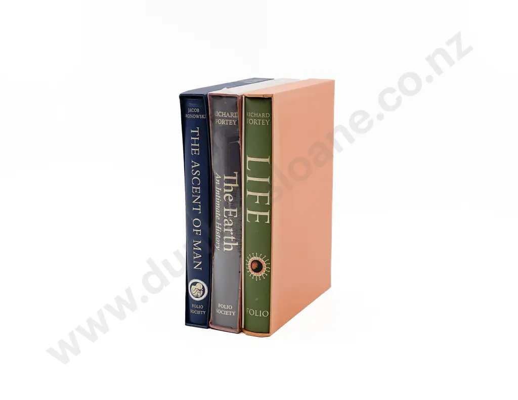 Richard Fortey - Life & The Earth An Intimate History Image 1++