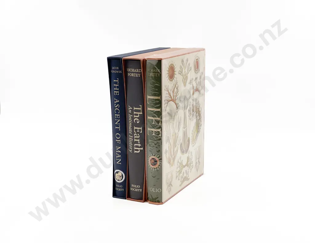 Richard Fortey - Life & The Earth An Intimate History Image 1++