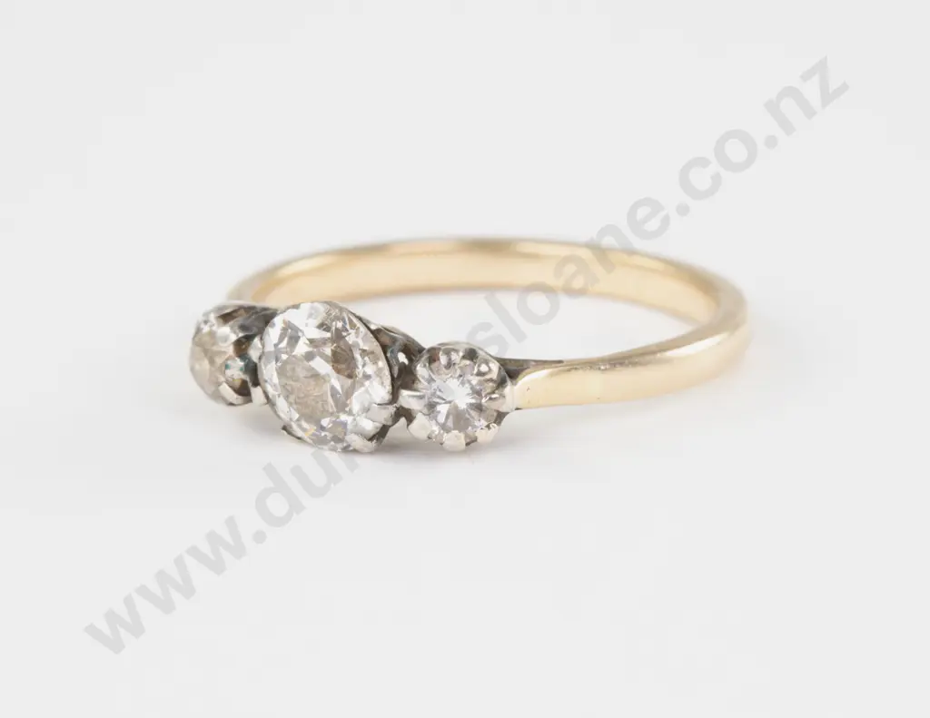 18ct Three Stone Diamond Ring Image 1++