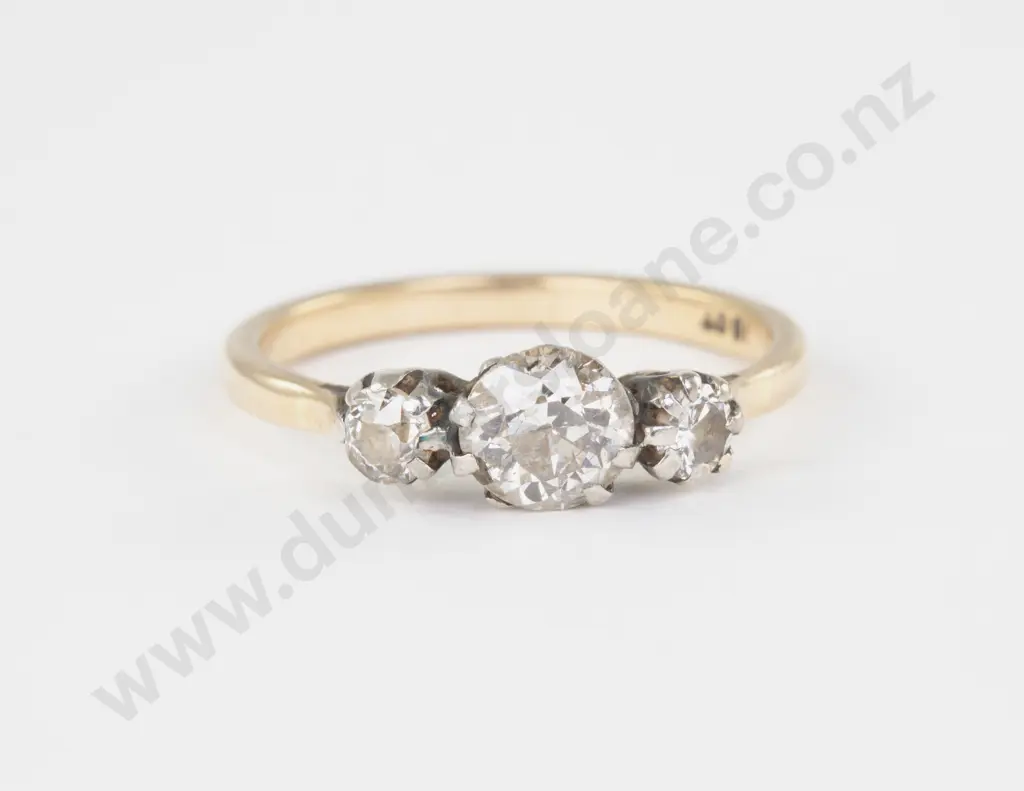 18ct Three Stone Diamond Ring Image 1++