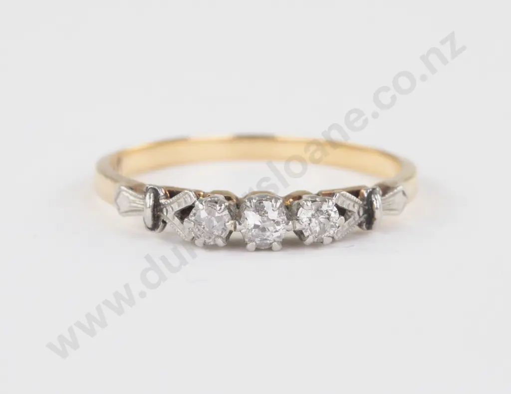 18ct Three Stone Diamond Ring Image 1++