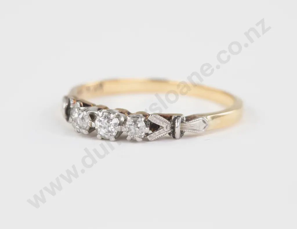 18ct Three Stone Diamond Ring Image 1++
