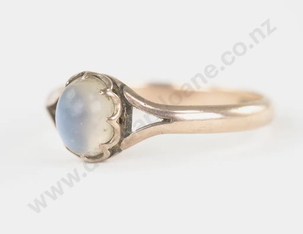 9ct Single Moonstone Ring Image 1++