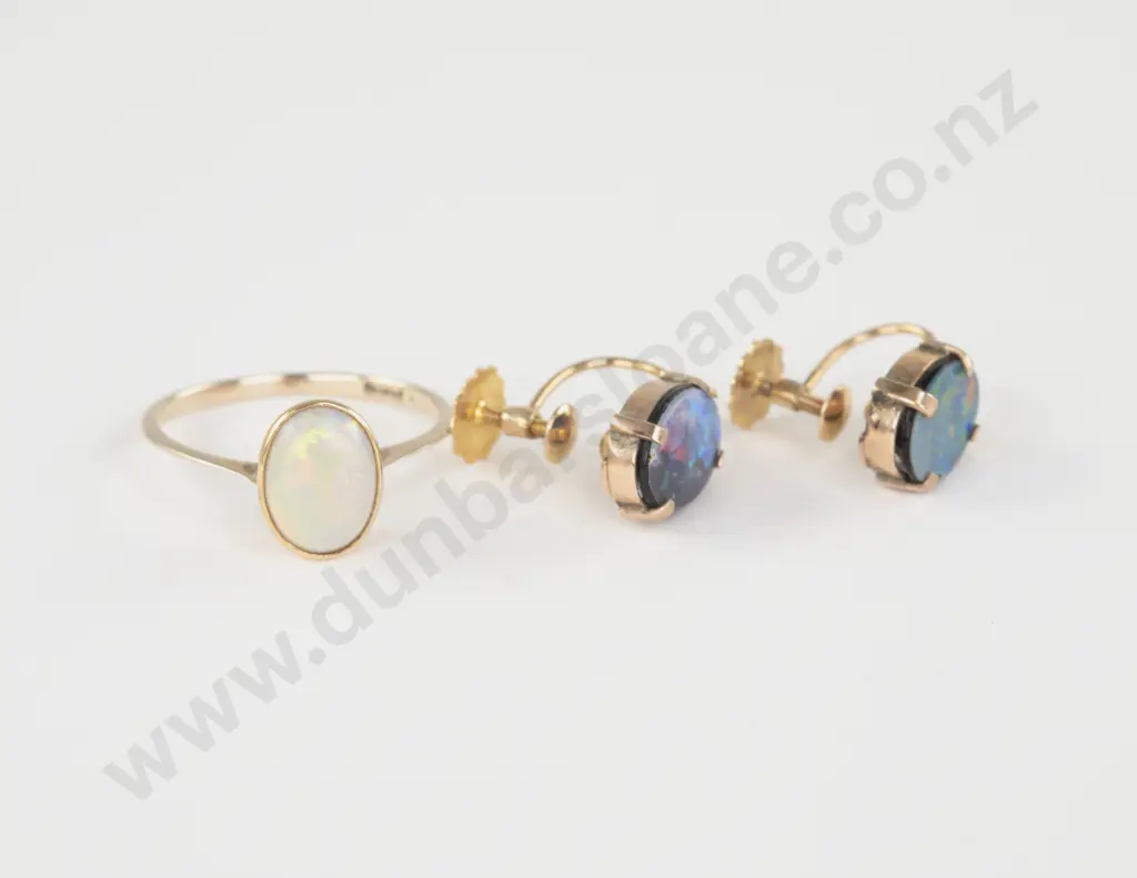 9ct Single Opal Ring and Pair Earrings Image 1++