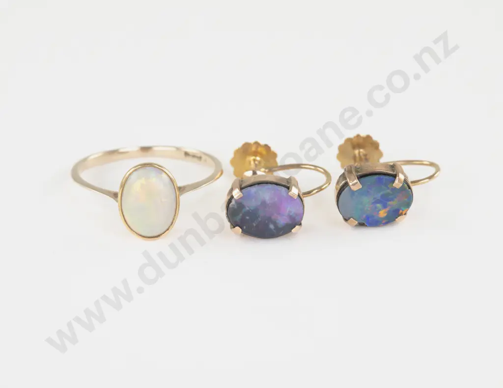 9ct Single Opal Ring and Pair Earrings Image 1++