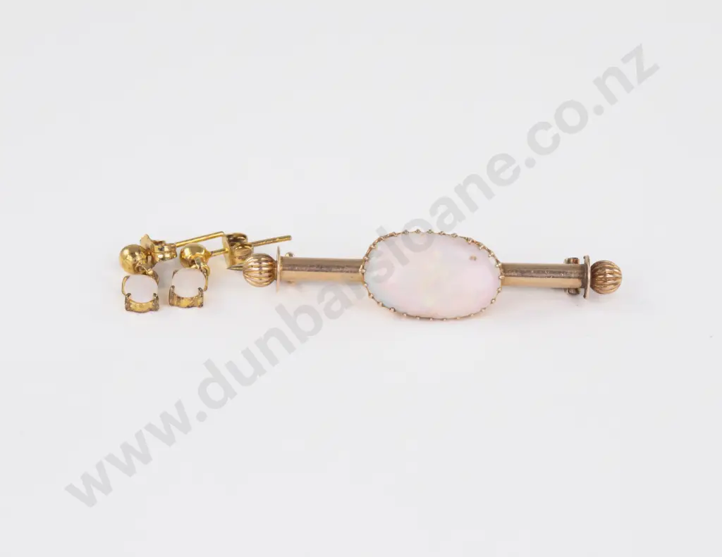 9ct Single Opal Bar Brooch Image 1++