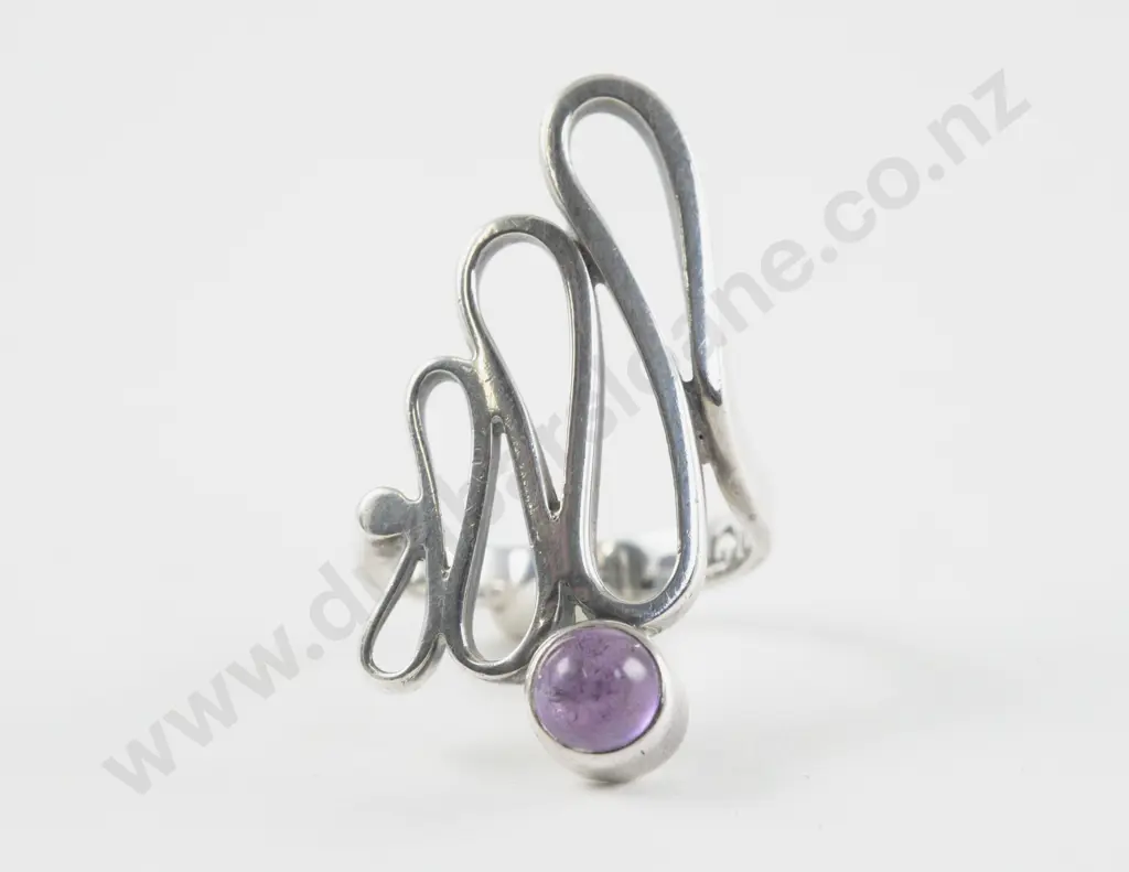 NZ Jeweller Gavin Hitchings S/S Single Amethyst Dress Ring Image 1++