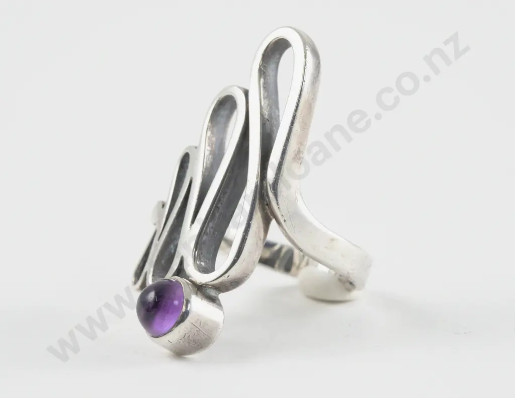 NZ Jeweller Gavin Hitchings S/S Single Amethyst Dress Ring Image 1++