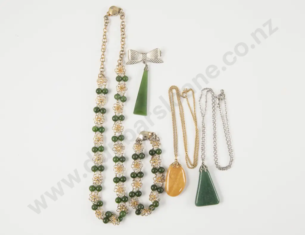 Small Collection of NZ Greenstone Jewellery Image 1++