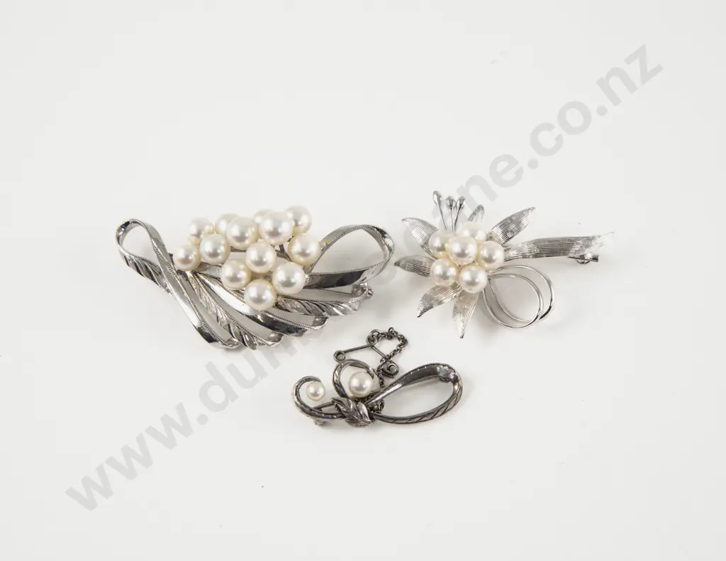 Two S/S Cultured Pearl Spray Brooches Image 1++