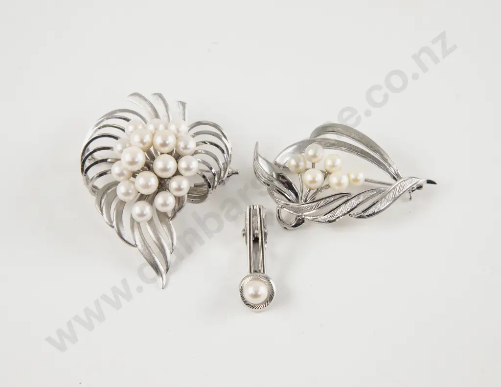 Two S/S Cultured Pearl Spray Brooches and Tie Clip Image 1++
