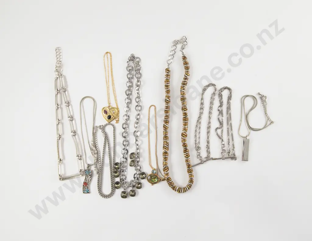 Quantity of Costume Jewellery Necklaces Image 1++