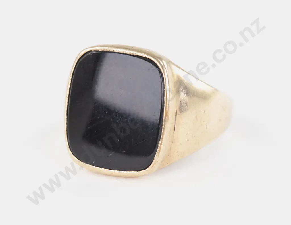 9ct Gents Onyx Signet Ring Image 1++
