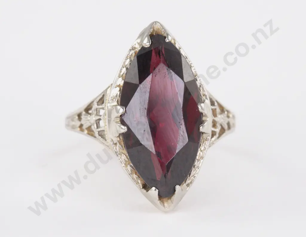14ct White Gold Single Garnet Ring Image 1++