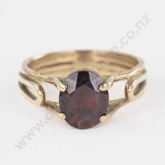 9ct Single Garnet Ring