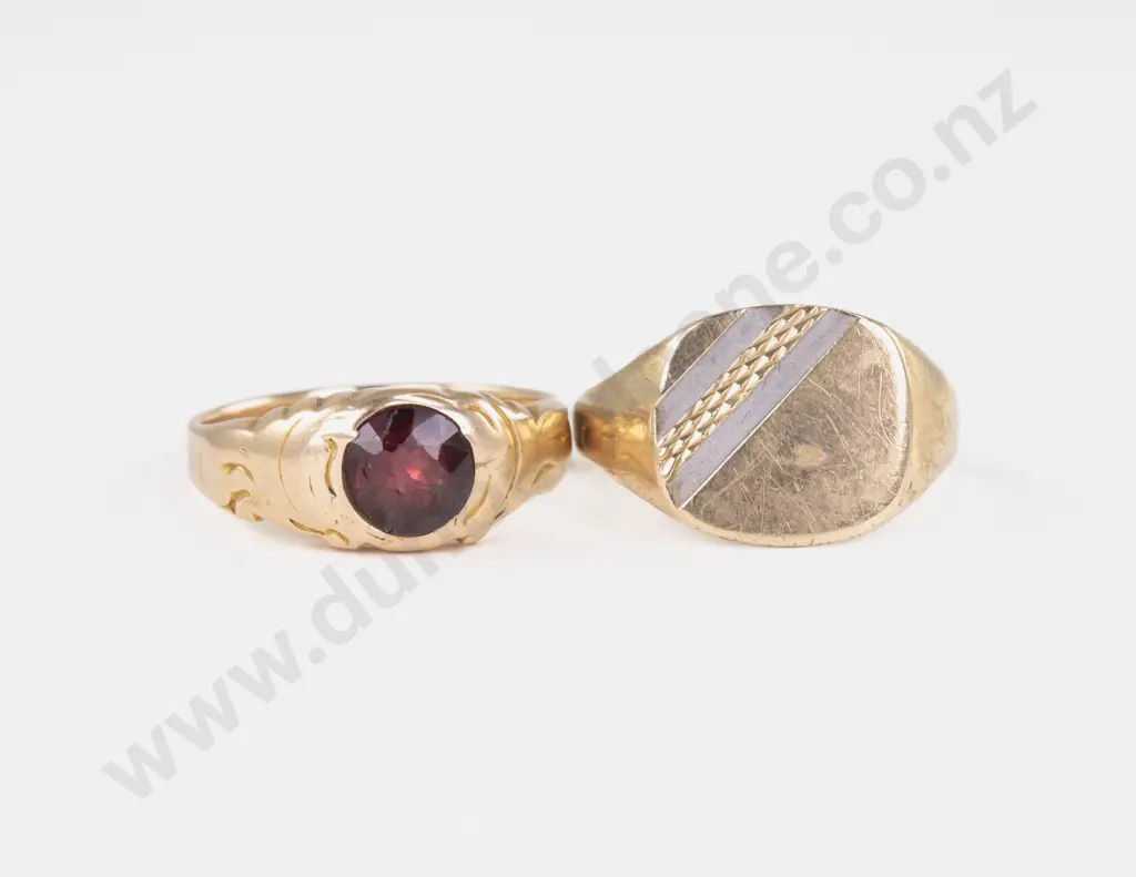 9ct Single Garnet Ring Image 1++