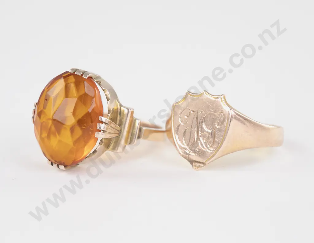 9ct Initialled Signet Ring Image 1++