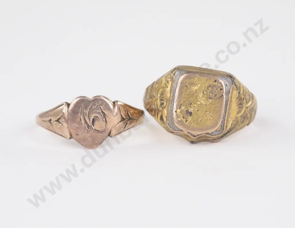 Two 9ct Signet Rings Image 1++