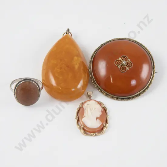 9ct Framed Classical Portrait Cameo Pendant