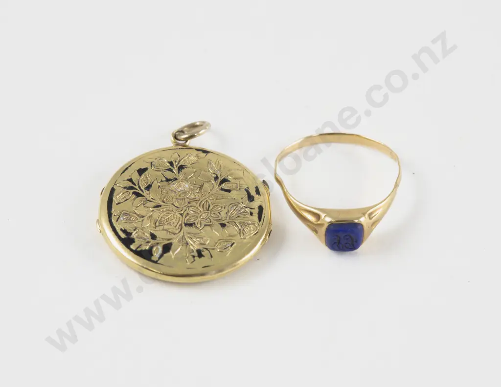 Victorian 9ct Gold and Enamel Photo Locket Image 1++