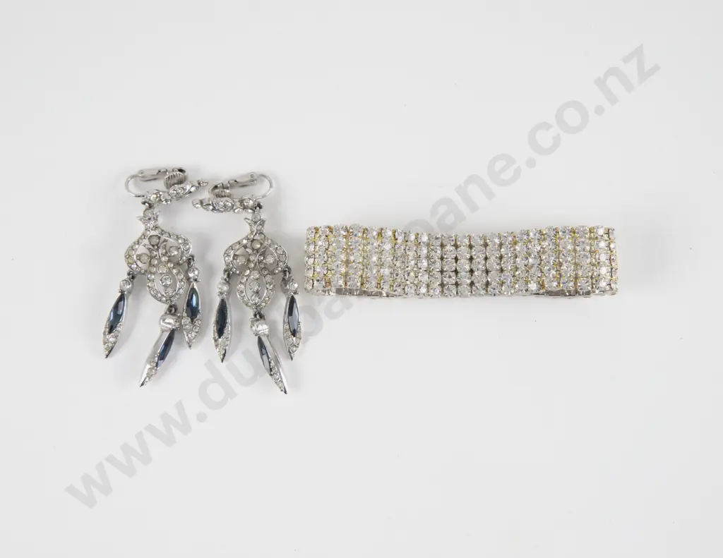 Diamante Expanding Bracelet with Pair Pendant Earrings Image 1++