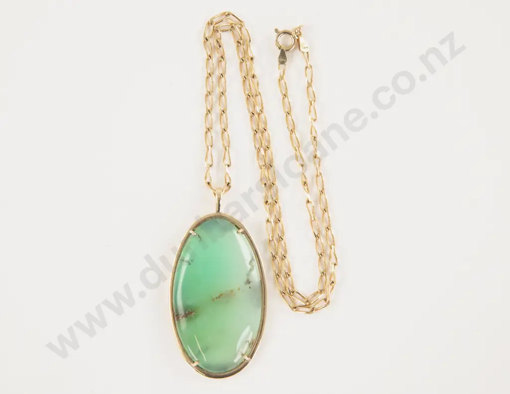 9ct Framed Green Chrysoprase Pendant Image 1++