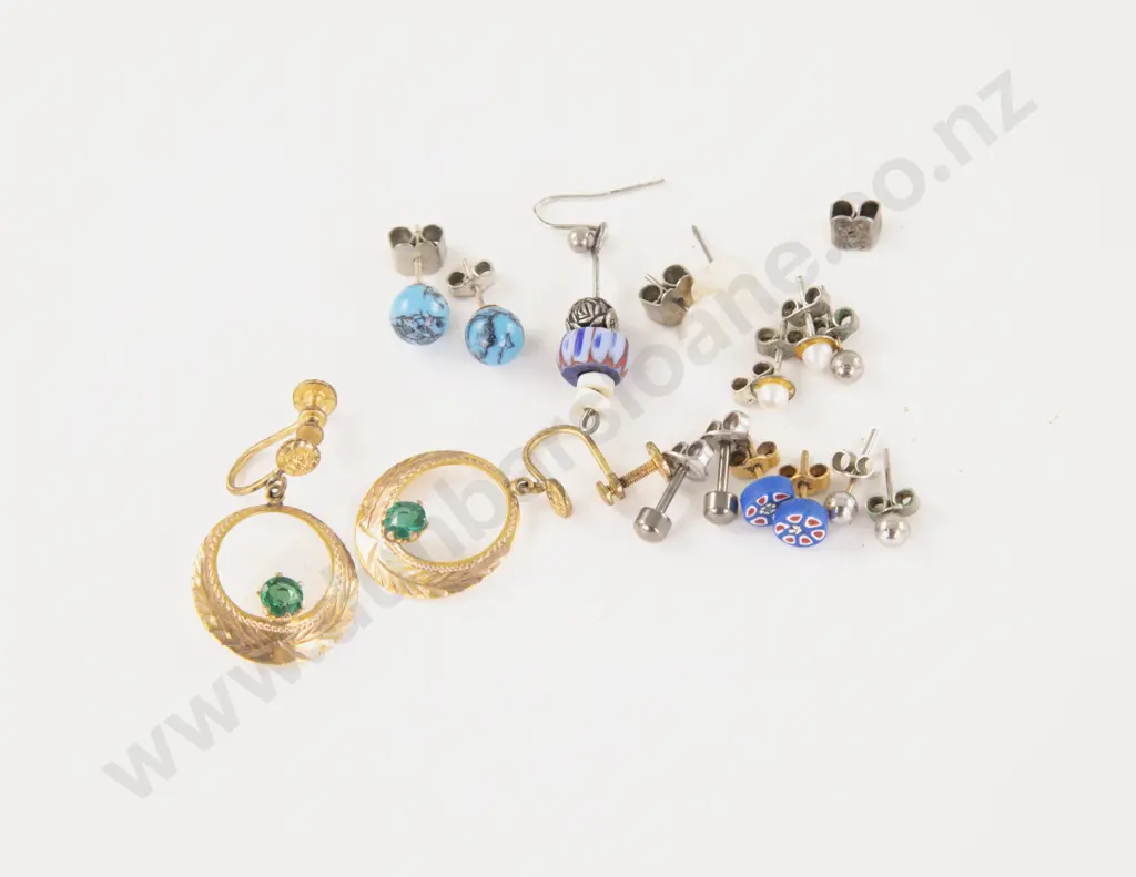 Pair 9ct Single Emerald Circular Pendant Drop Earrings Image 1++