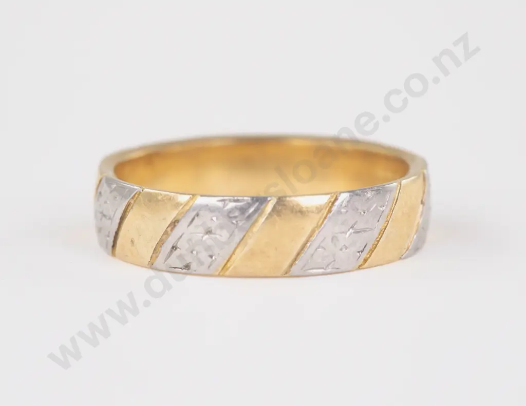 18ct and Platinum Band Ring Image 1++