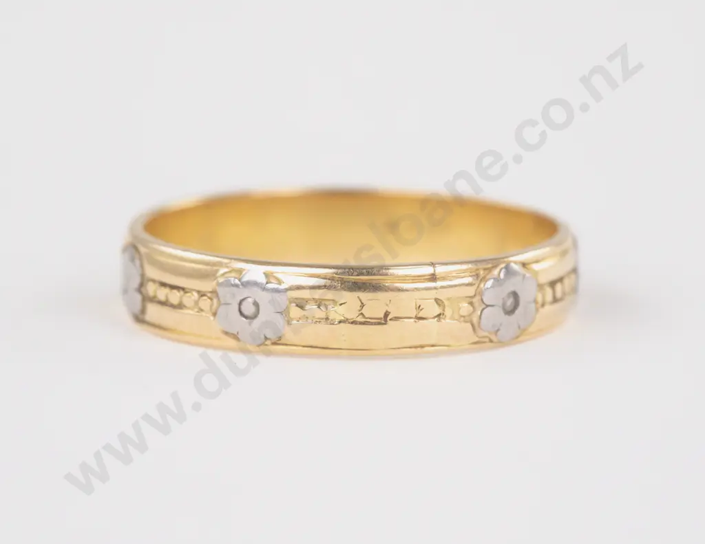 18ct and Platinum Band Ring Image 1++