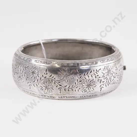 S/S Wide Half Engraved Hinged Snap Bangle