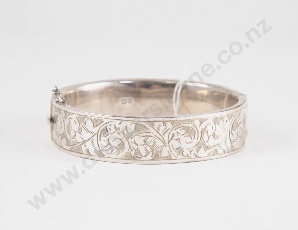 S/S Half Engraved Snap Bangle Image 1++