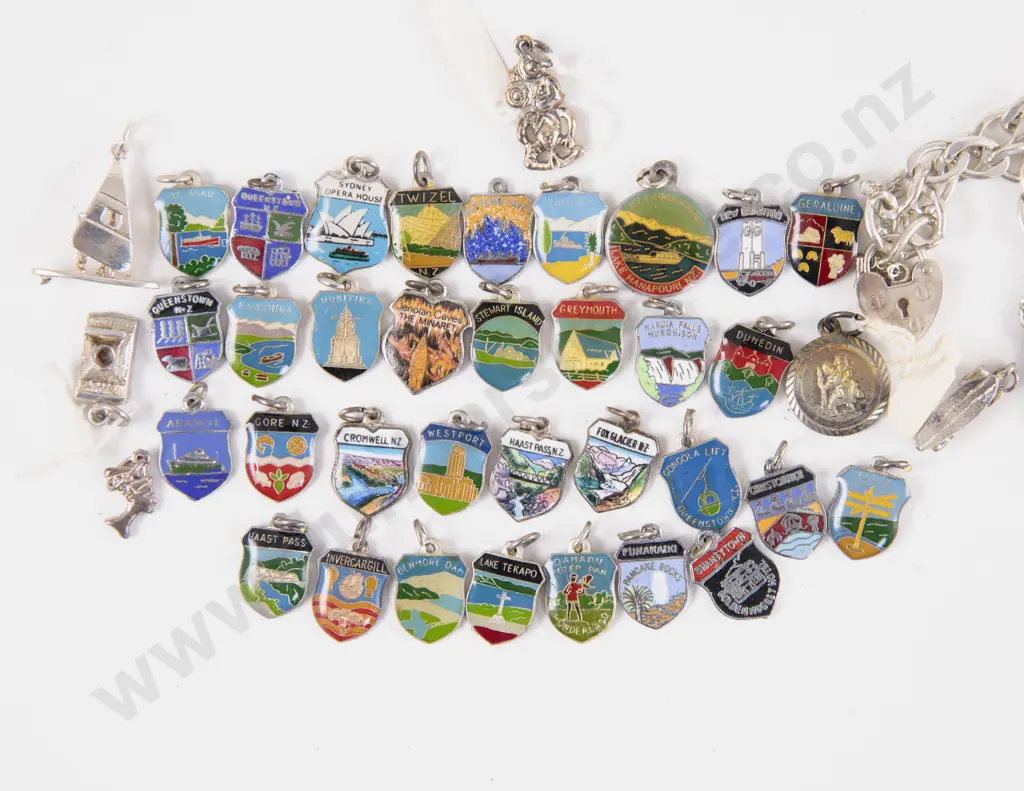 S/S Fancy Curb Link Bracelet Image 1++