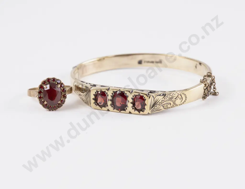 9ct Garnet Cluster Ring with Cluster Earrings Image 1++