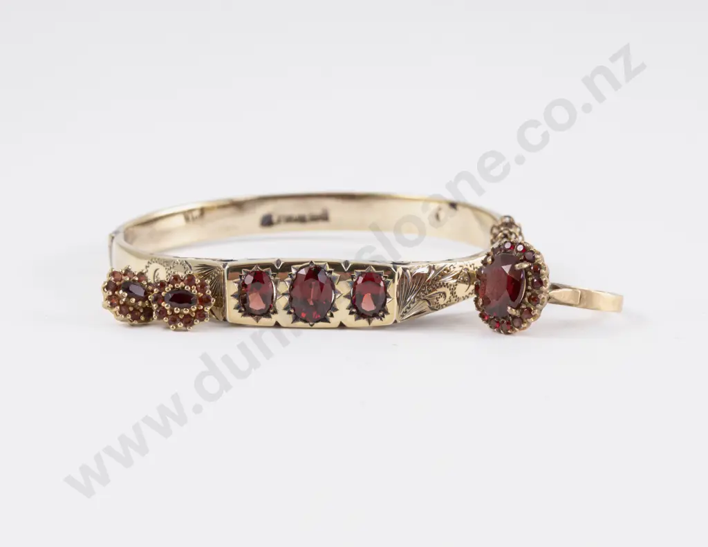 9ct Garnet Cluster Ring with Cluster Earrings Image 1++