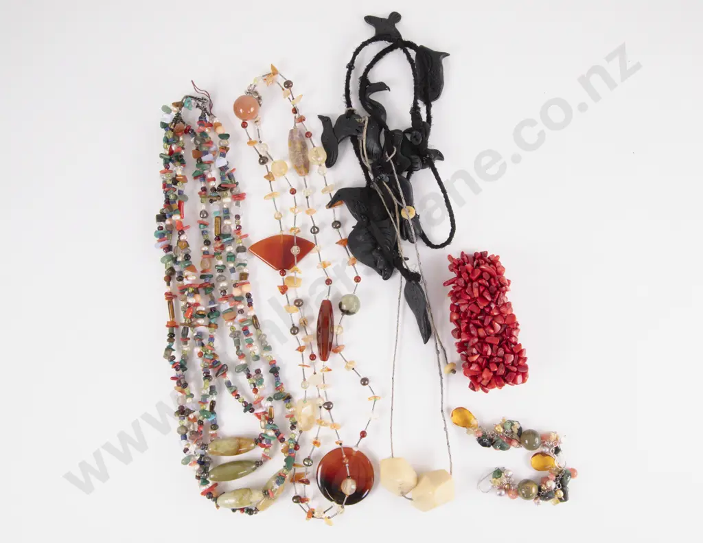 Beaded Coral Bracelet and Earrings Image 1++