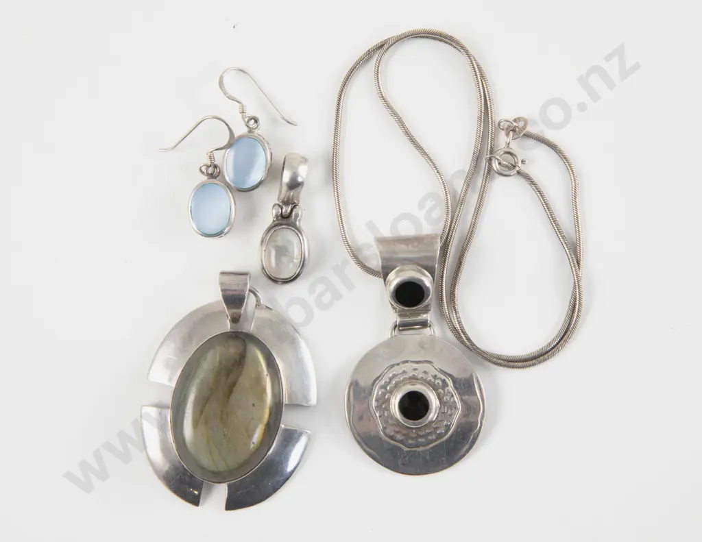 Collection of Assorted S/S Jewellery Image 1++