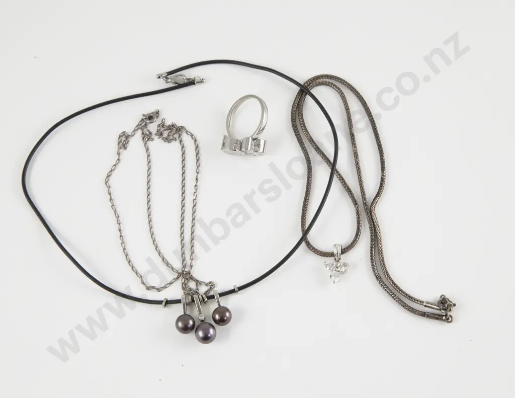 Collection of Assorted S/S Jewellery Image 1++