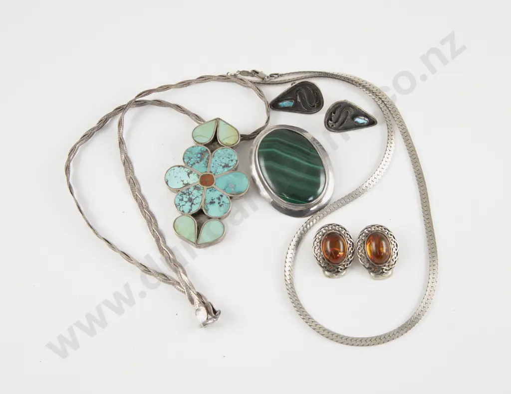 Collection of Assorted S/S Jewellery Image 1++