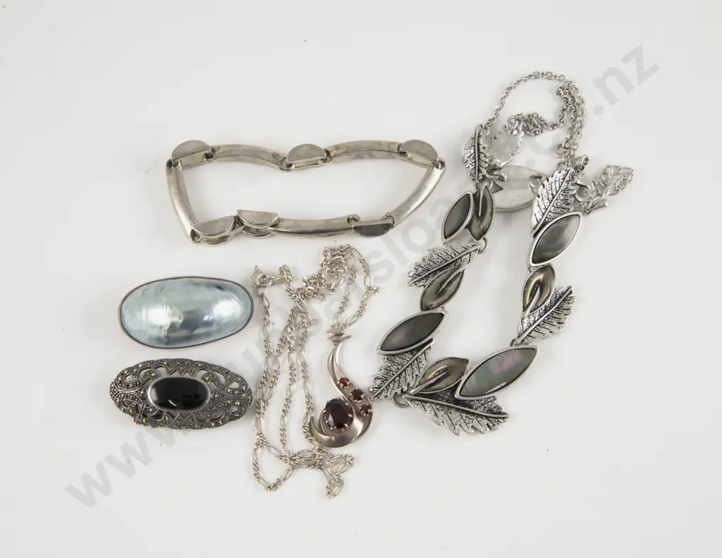 S/S Onyx and Marcasite Brooch with Collection of Assorted S/S Jewellery Image 1++