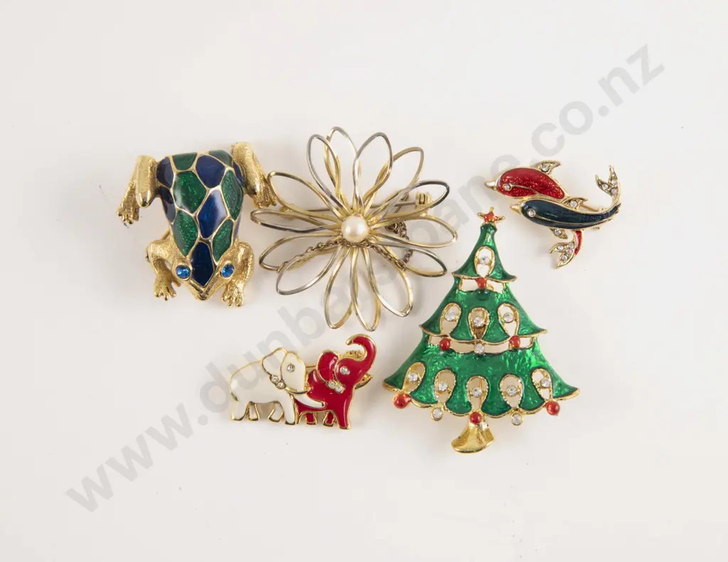 Five Costume Brooches Image 1++